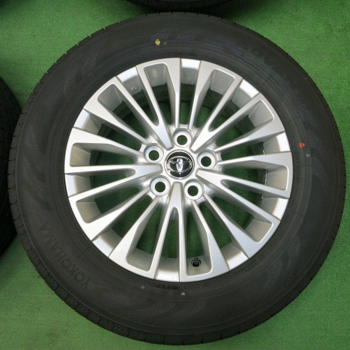 新車外し!24年★トヨタ 40系 ヴェルファイア アルファード 純正 225/65R17 ヨコハマ アドバン V03 PCD120/5H★4041806イノ