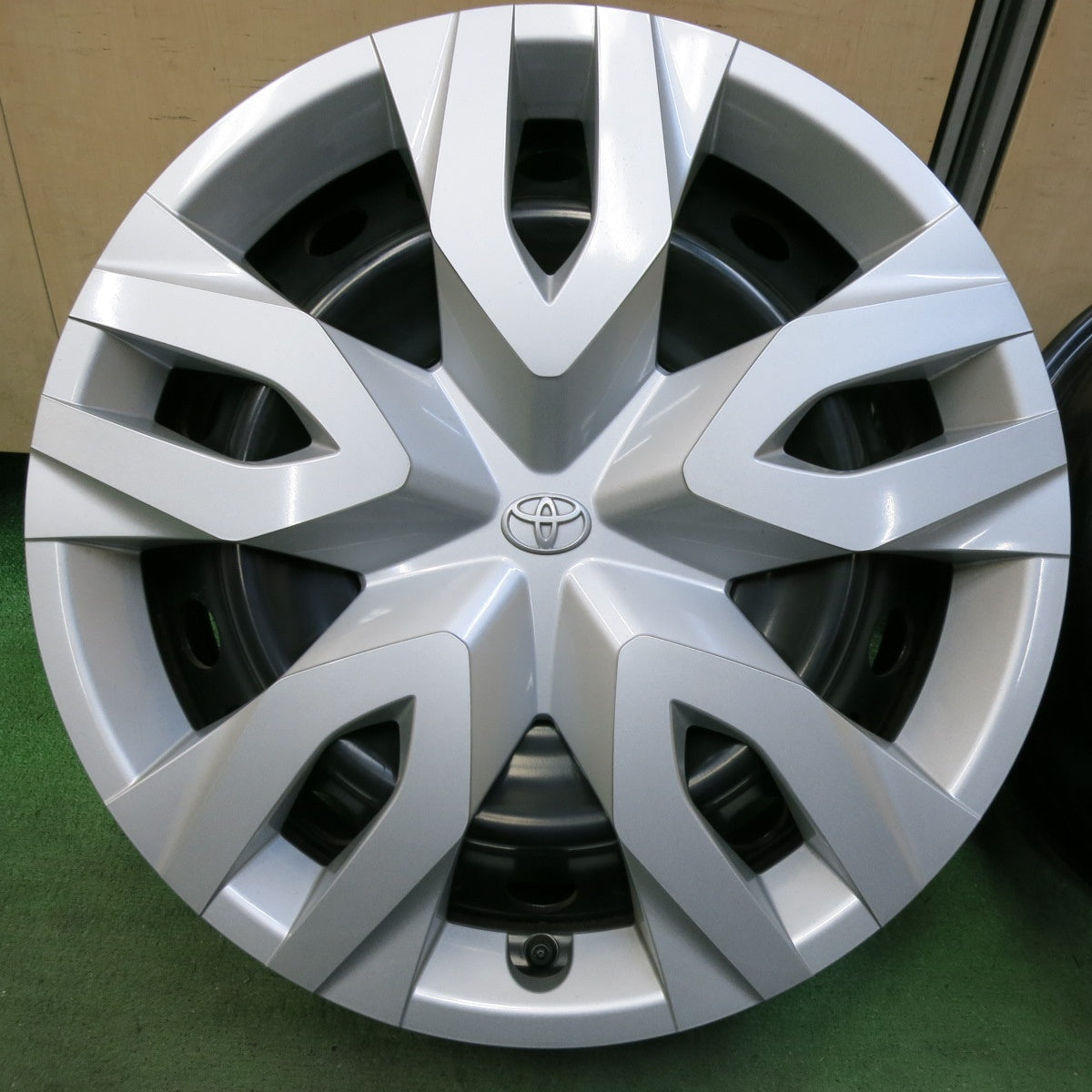 新車外し★トヨタ カローラ クロス 純正 スチール ホイール 17インチ 17×6.5J PCD114.3/5H★5041810SYホ