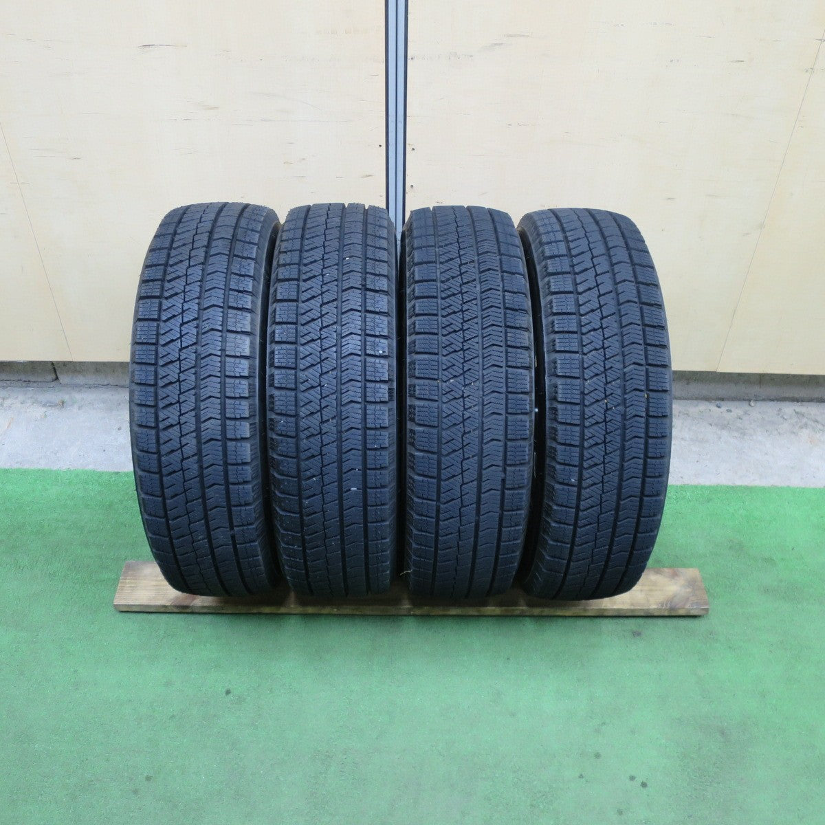 バリ溝!23年!キレイ!9.5分以上★スタッドレス 165/65R14 ブリヂストン ブリザック VRX2 AXEL アクセル 14インチ ハスラー フレアクロスオーバー 等 PCD100/4H★6022006TTス