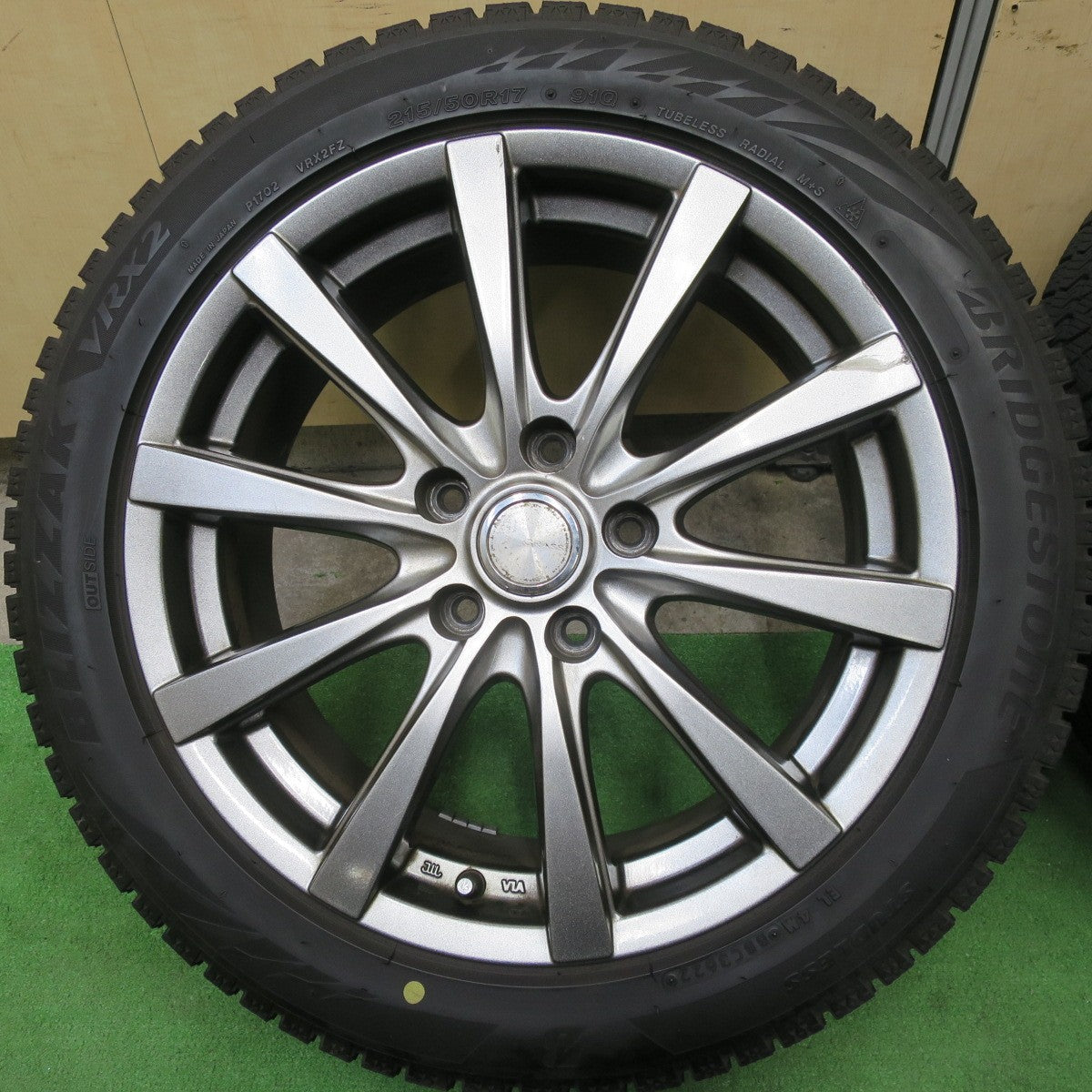 バリ溝!22年!キレイ!9.5分★スタッドレス 215/50R17 ブリヂストン ブリザック VRX2 GRASS グラス 17インチ PCD114.3/5H★5051302TTス