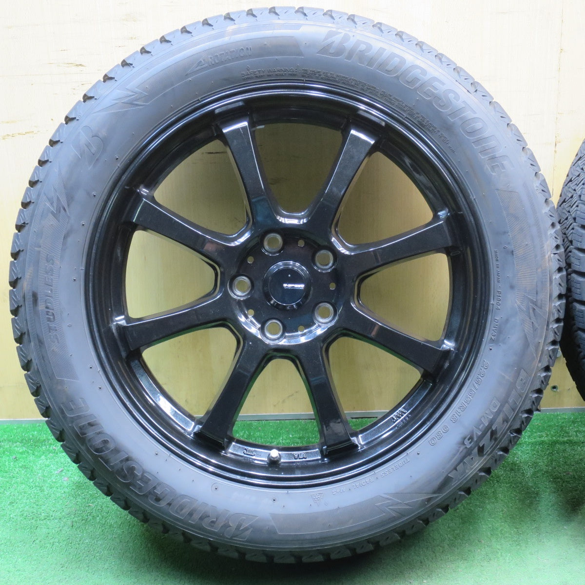 バリ溝!24年!キレイ!9.5分★G-SPEED スタッドレス 225/55R18 ブリヂストン ブリザック DM-V3 Gスピード 18インチ PCD114.3/5H★5092404NJス