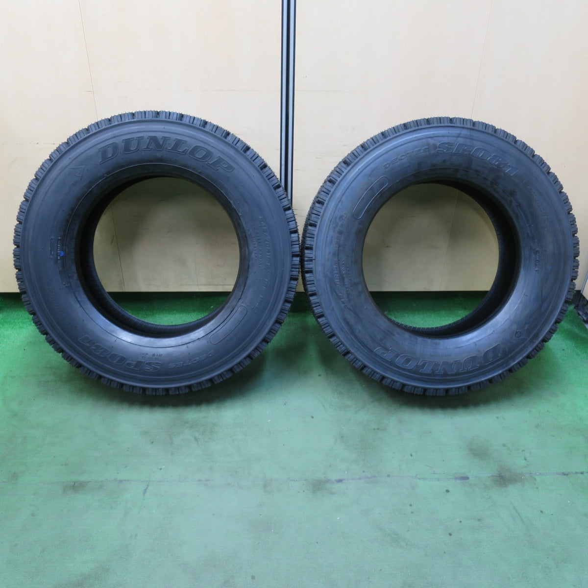未使用!25年!2本★トラック タイヤ 245/70R19.5 136/134J スタッドレス ダンロップ デクテス SP081 DECTES 19.5インチ★5111603イスタ