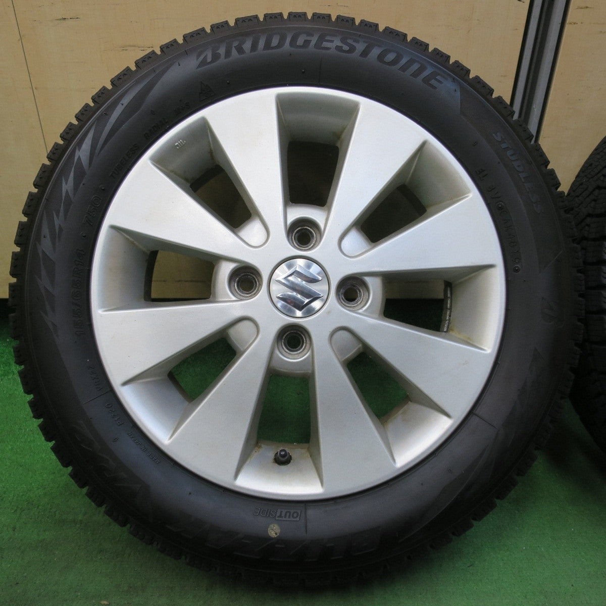 バリ溝!8.5分★スズキ ワゴンR 純正 155/65R14 スタッドレス ブリヂストン ブリザック VRX2 14インチ PCD100/4H★5032911イス