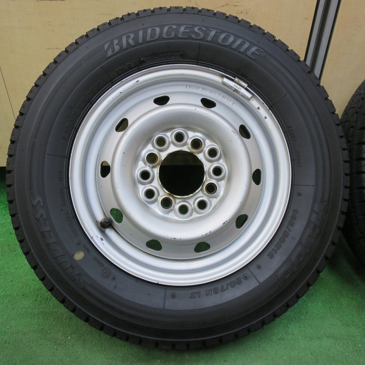4本価格 23年★スタッドレス 145/80R12 80/78N ブリヂストン W300 スチール 12インチ PCD 100 110 114.3/4H マルチ★5011106イス