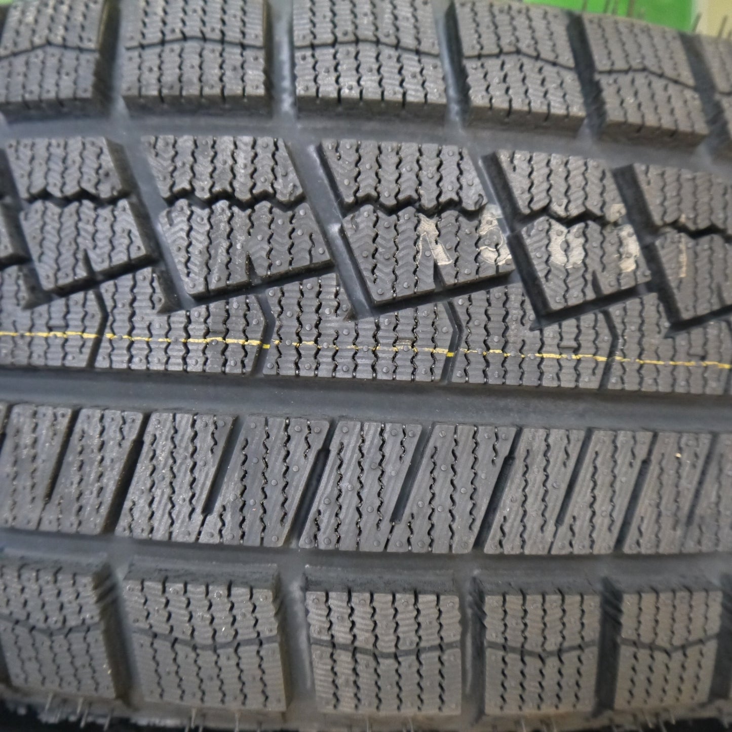 未使用!25年★スタッドレス 195/65R15 ネクセン ウィンガード アイス2 タイヤ 15インチ プリウス カローラスポーツ 等★6050807Hスタ