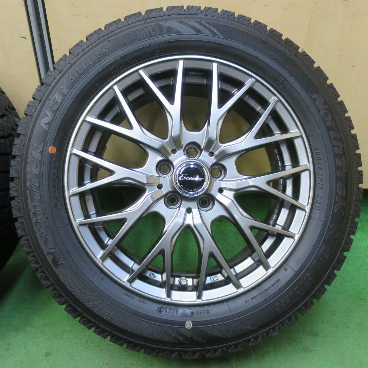 バリ溝!9.5分以上★インプレッサ 等 205/60R16 スタッドレス オートバックス ノーストレック N3i Exceeder エクシーダー 16インチ PCD100/5H★5061101イス