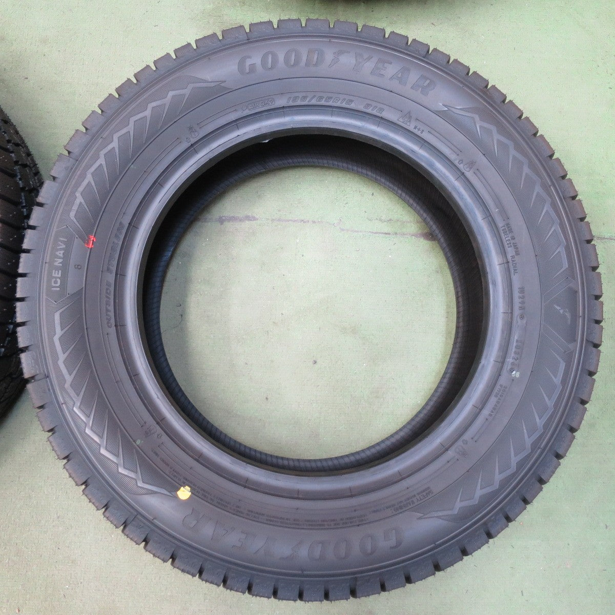 未使用!26年★スタッドレス 195/65R15 グッドイヤー アイスナビ8 タイヤ 15インチ プリウス ノア ヴォクシー ステップワゴン 等★6061809イスタ