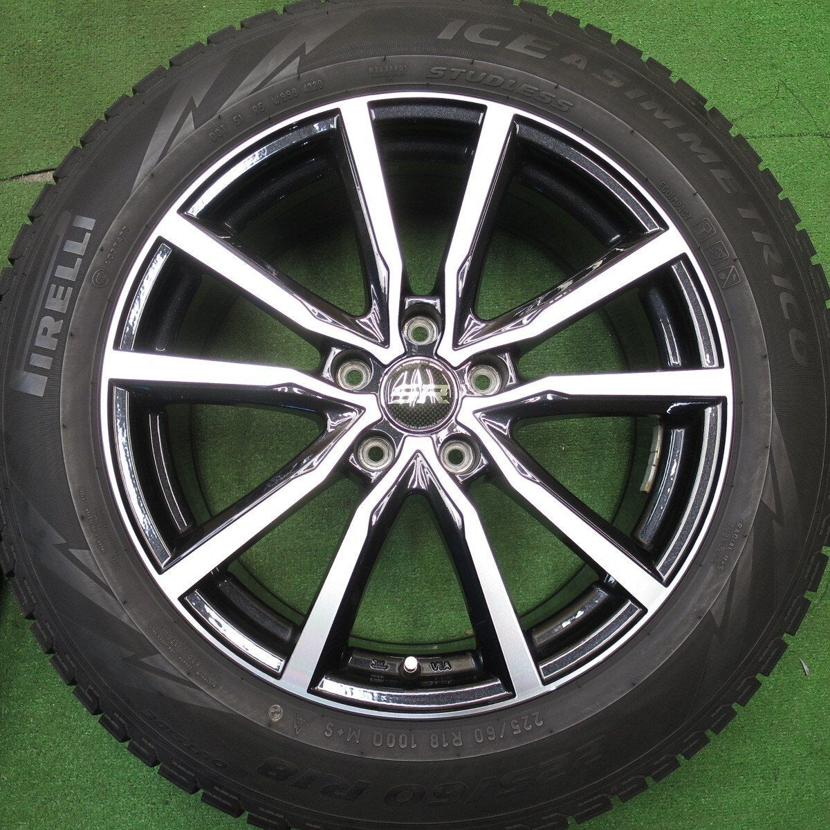 バリ溝!キレイ!8.5分★スタッドレス 225/60R18 ピレリ アイスアシンメトリコ STRANGER ストレンジャー 18インチ PCD114.3/5H★5030708Hス
