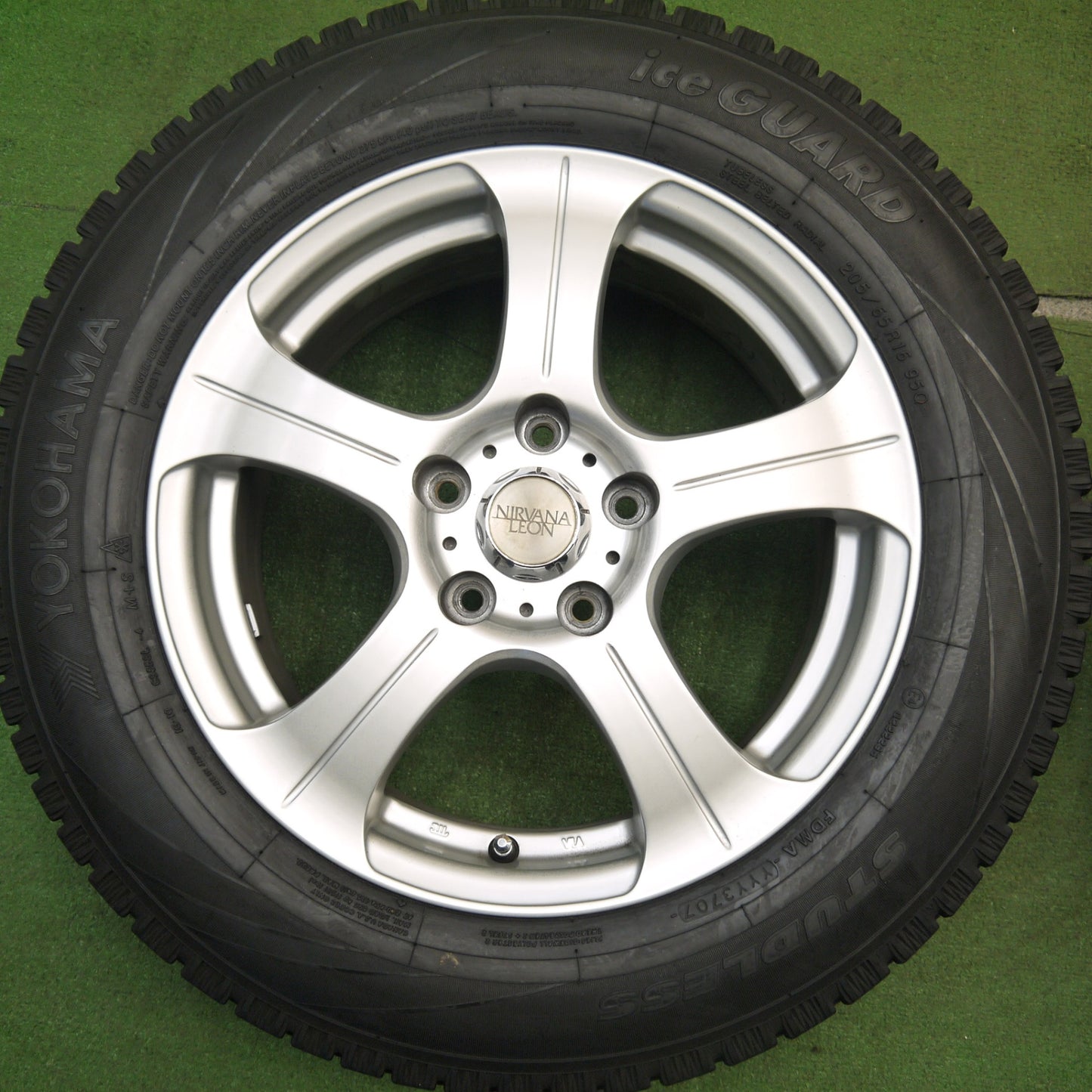 バリ溝!キレイ!9.5分★スタッドレス 205/65R16 ヨコハマ アイスガード NIRVANA LEON ニルヴァーナ レオン 16インチ PCD114.3/5H★5040907Hス