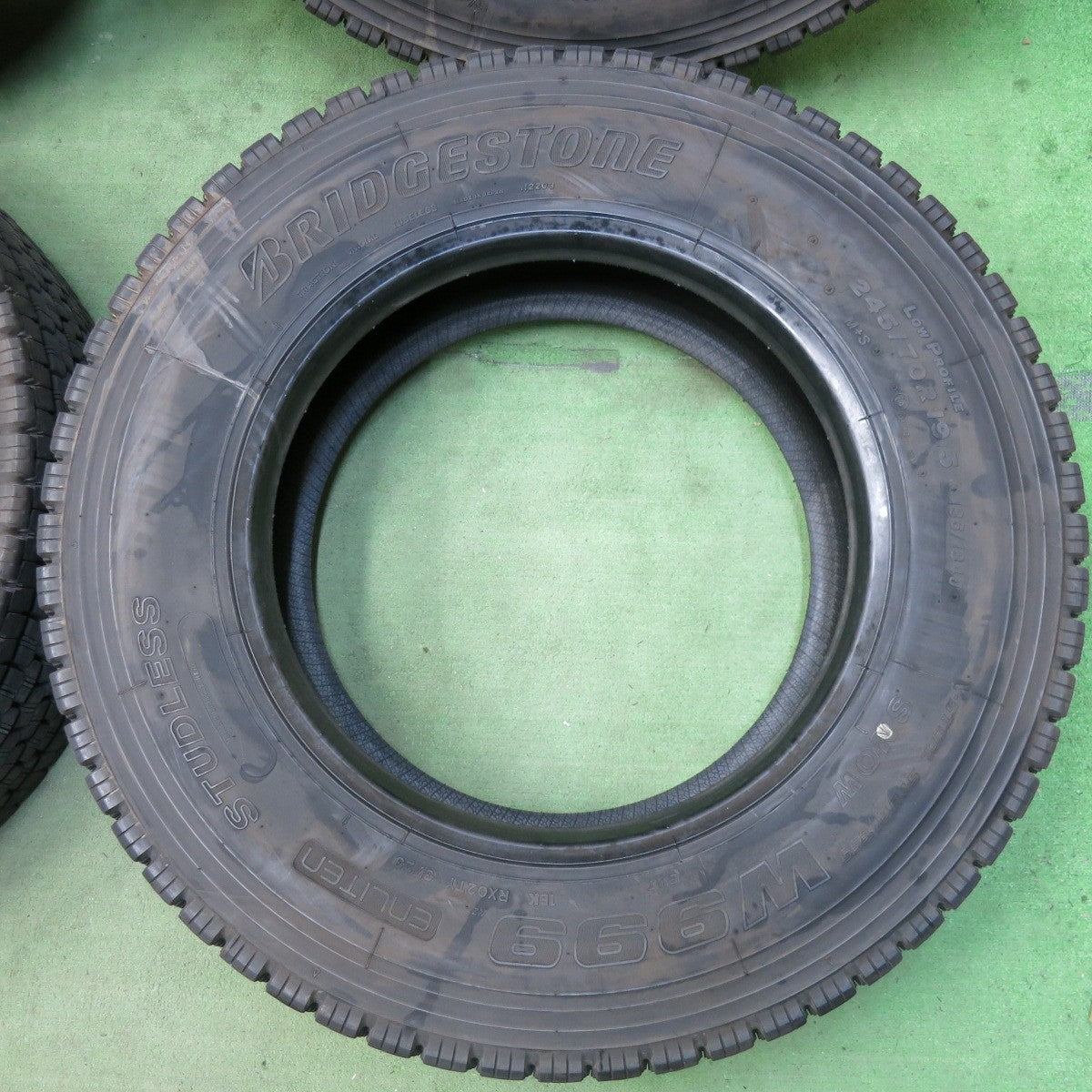 バリ溝!23年!9分★トラック タイヤ 245/70R19.5 136/134J スタッドレス ブリヂストン W999 19.5インチ★5053007SYスタ