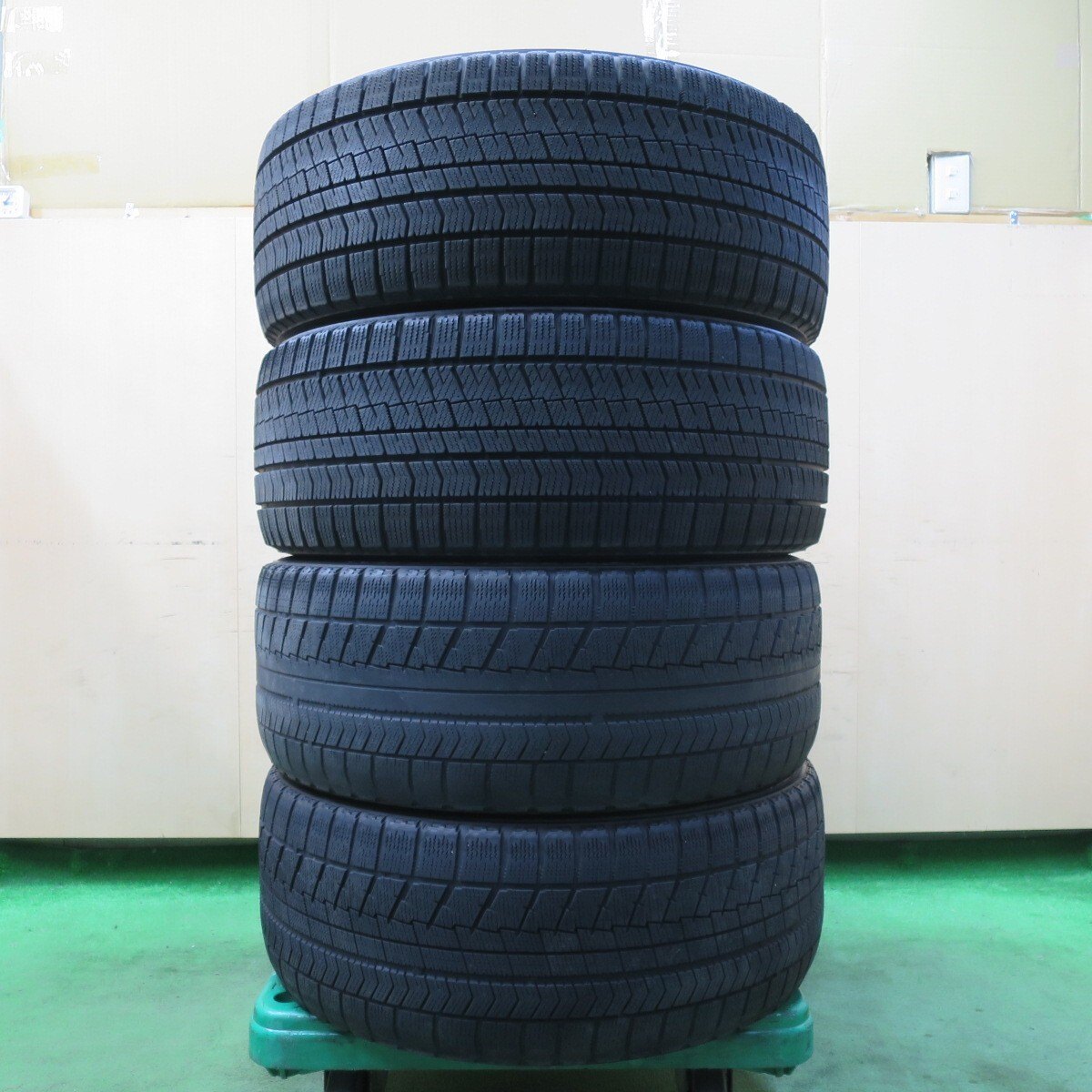 バリ溝!8.5分★ベンツ 等 AGA Burg 255/40R18 スタッドレス ブリヂストン ブリザック VRX2 VRX 18インチ PCD112/5H★5021115イス