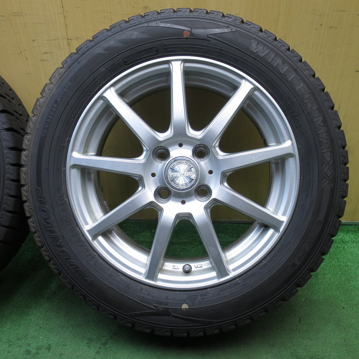 バリ溝!23年!キレイ!9.5分★スタッドレス 175/65R15 ダンロップ ウインターマックス WM02 ravrion ラブリオン 15インチ PCD100/4H★5081111NJス