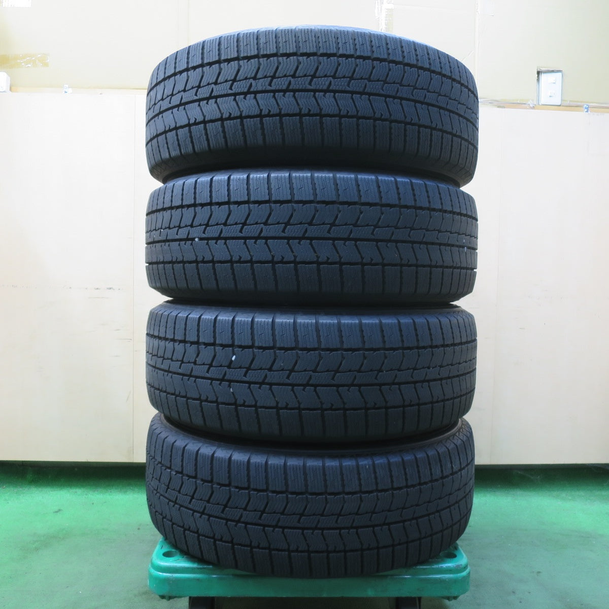 バリ溝!24年!キレイ!ほぼ10分★スタッドレス 225/60R17 トーヨー オブザーブ GIZ3 Exceeder エクシーダー 17インチ PCD114.3/5H★5101509イス