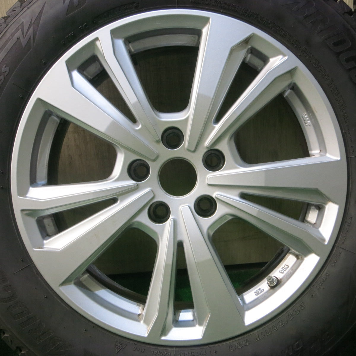 バリ溝!23年!キレイ!9.5分★BMW 等 smartline 365 225/60R17 スタッドレス ブリヂストン ブリザック DM-V3 スマートライン 17インチ PCD112/5H★5051703NJス