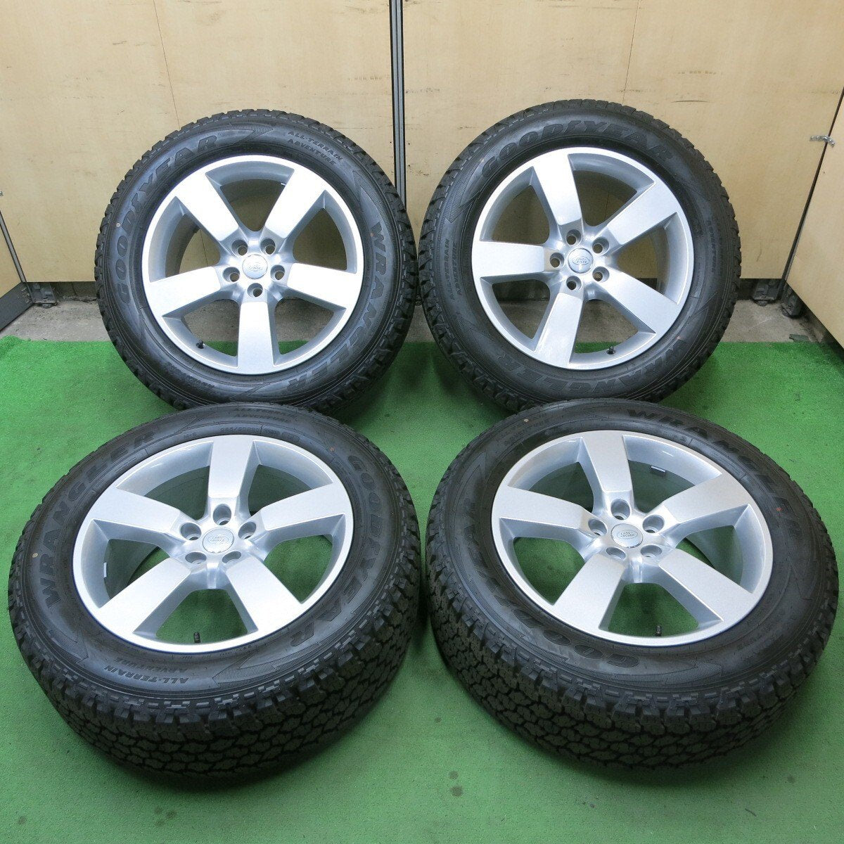 新車外し24年★ランドローバー ディフェンダー 純正 255/60R20 グッドイヤー ラングラー ALL-TERRAIN PCD120/5H★5031901ナノ