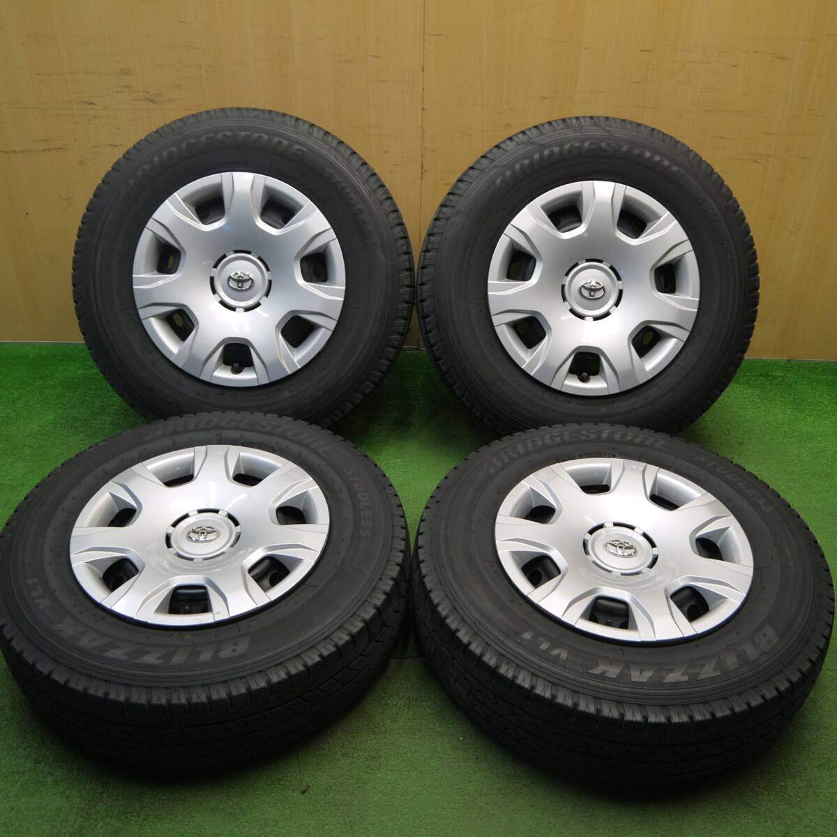 【200系】ハイエース　中古195/80R15 スタッドレス(ブリヂストン) BRIDGESTONE 中古4本set スタッドレスタイヤ 195/80R15 107/105L