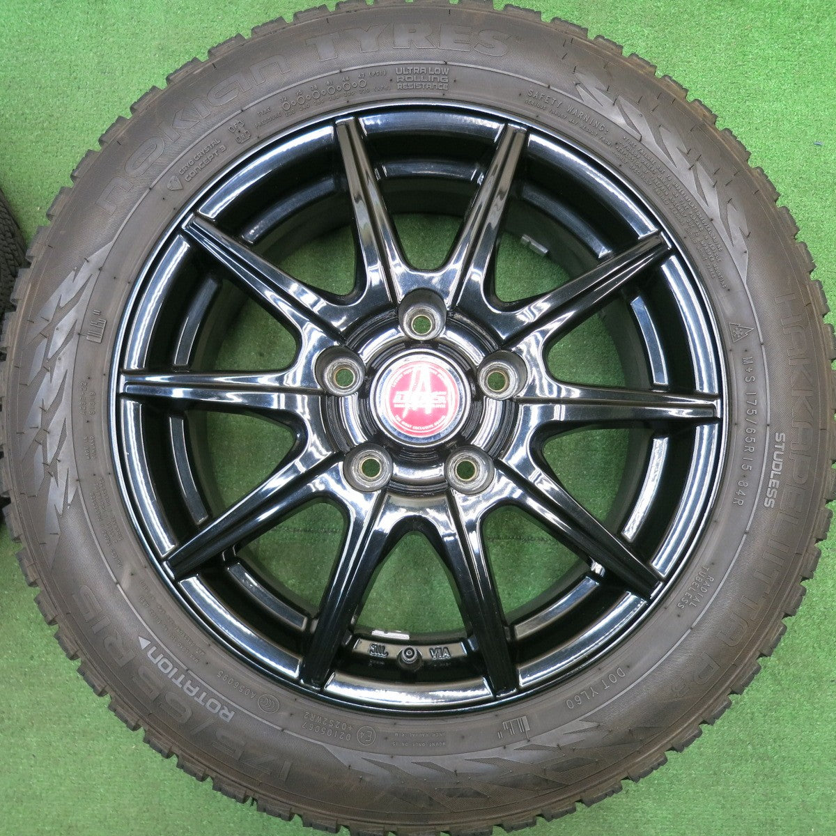 バリ溝!21年!キレイ!9.5分★スタッドレス 175/65R15 ノキアン タイヤ ハッカペリッタ R3 D.O.S. DOS 15インチ PCD114.3/5H★5050510HAス