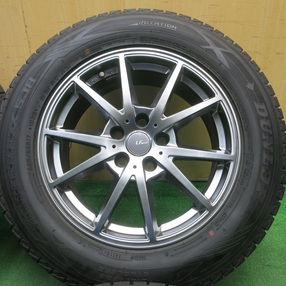 バリ溝!キレイ!9.5分★スタッドレス 225/65R17 ダンロップ ウインターマックス SJ8 LF SPORT LFスポーツ 17インチ PCD114.3/5H★5050202AKス