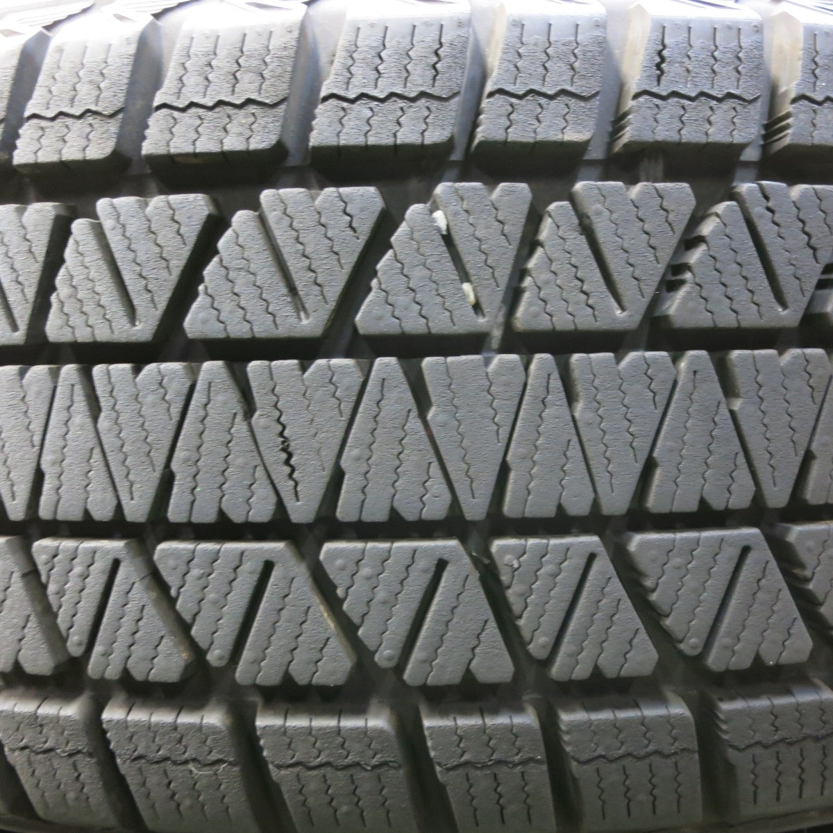 バリ溝!24年!キレイ!9.5分以上★トヨタ bZ4X 純正 235/60R18 スタッドレス ブリヂストン ブリザック DM-V3 18インチ PCD114.3/5H★5091801SKス