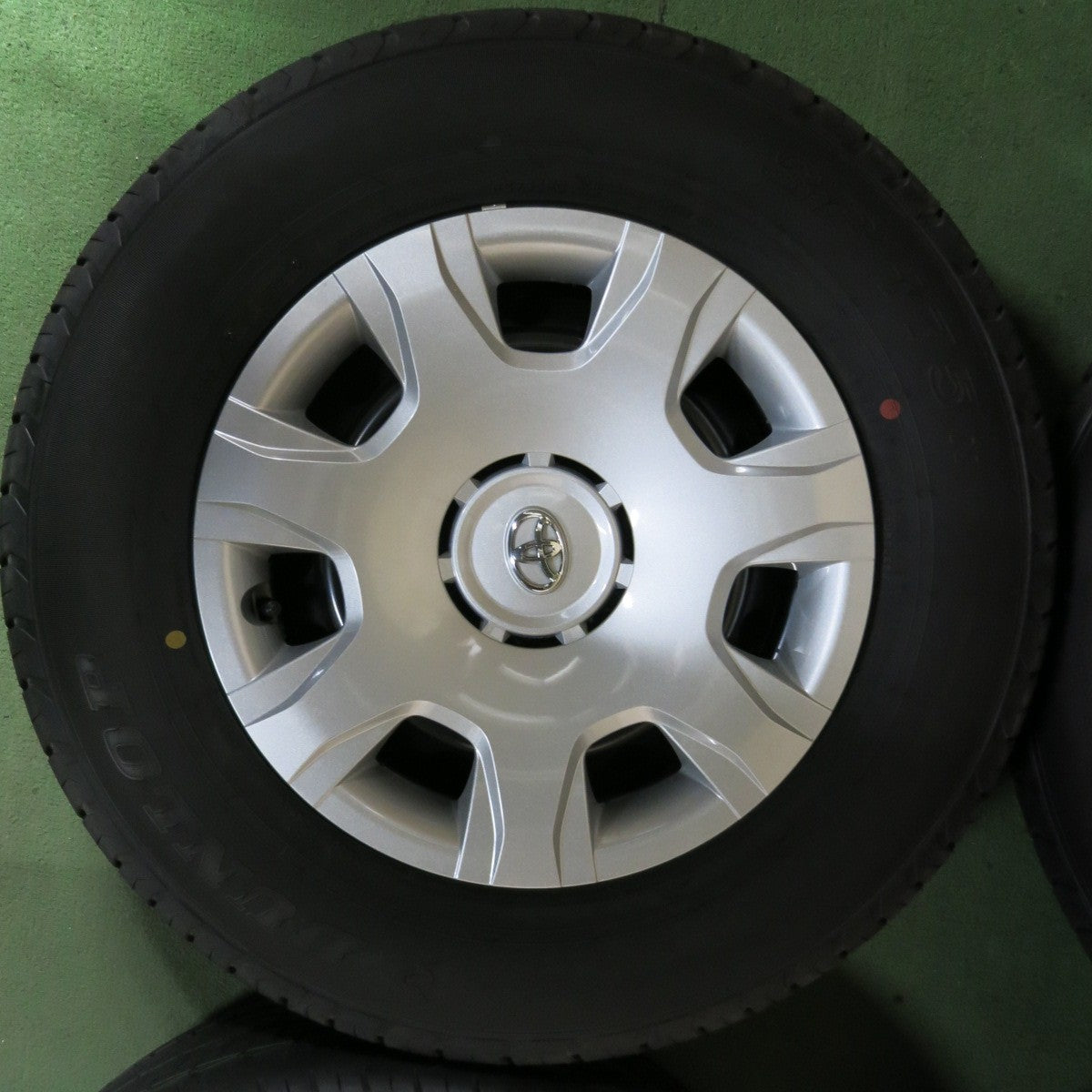 新車外し!22年★トヨタ 200系 ハイエース 純正 スチール 195/80R15 107/105N ダンロップ SP175N 15インチ PCD139.7/6H★5061312SYノ