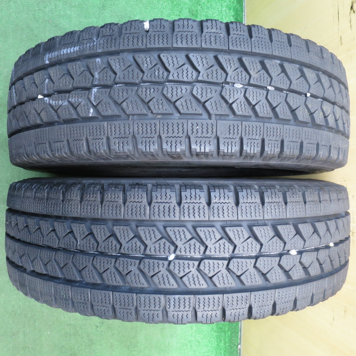 バリ溝!22年!9分!2本★トラック タイヤ 225/70R16 117/115L スタッドレス ブリヂストン ブリザック W979 タイヤ 16インチ★5061902NJスタ