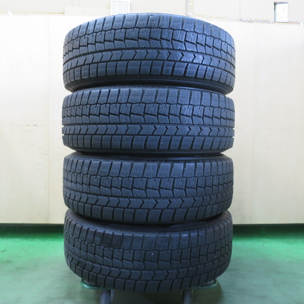 バリ溝!21年!キレイ!8.5分★スタッドレス 205/65R16 ダンロップ ウインターマックス WM02 VELVA SPORTZ ヴェルヴァ 16インチ PCD114.3/5H★5110808イス
