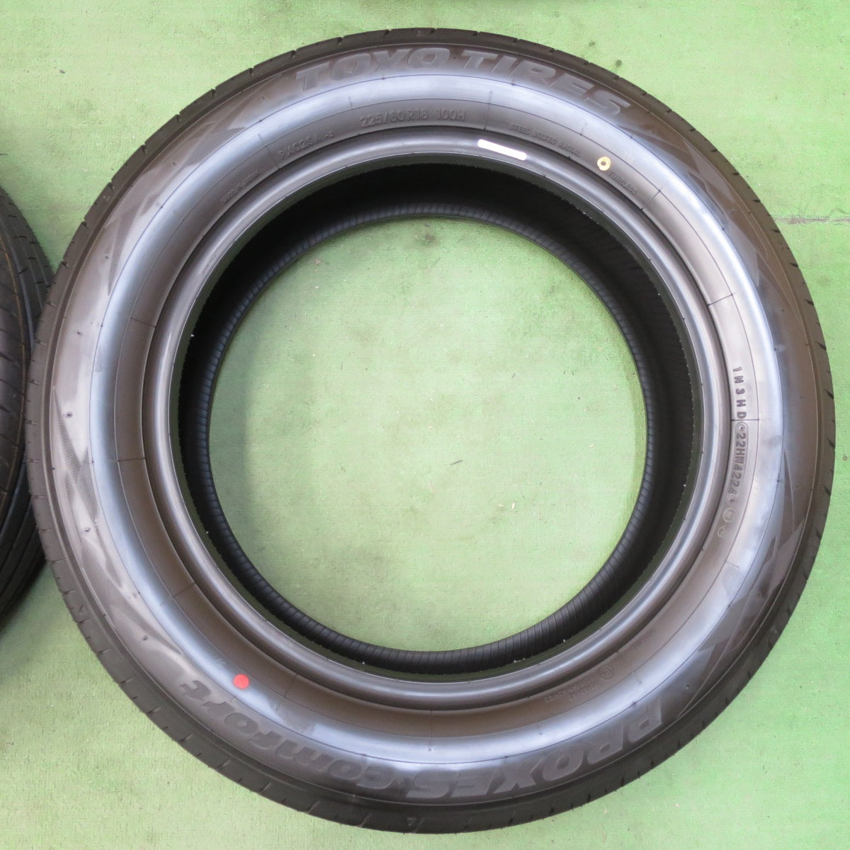 新車外し!24年★225/60R18 トーヨー プロクセス Comfort タイヤ 18インチ 40系 アルファード ヴェルファイア ハリアー等★5050204イノタ