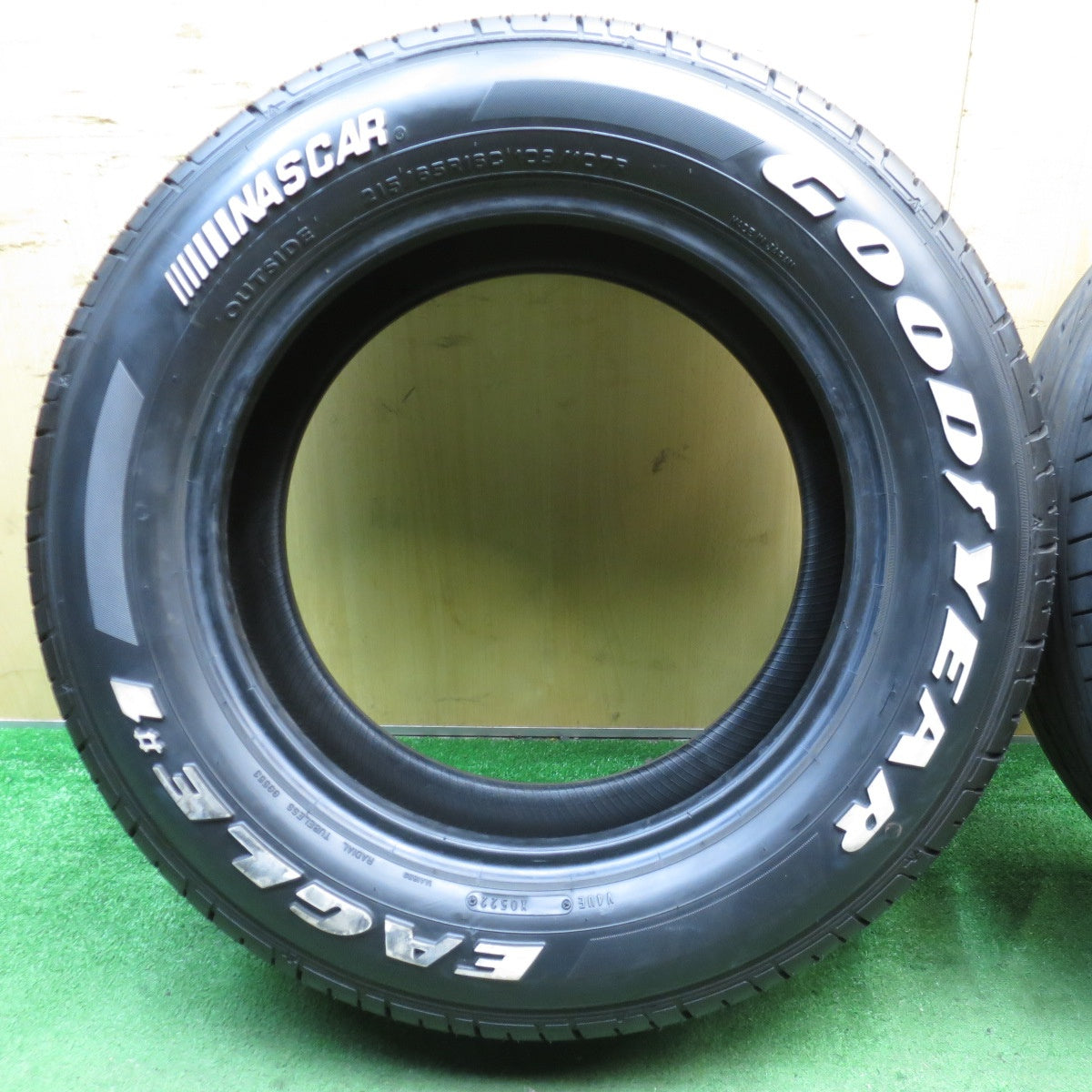 2本価格!22年★215/65R16C 109/107R グッドイヤー イーグル #1 ナスカー ホワイトレター EAGLE NASCAR タイヤ ハイエース 等★5072101NJノ
