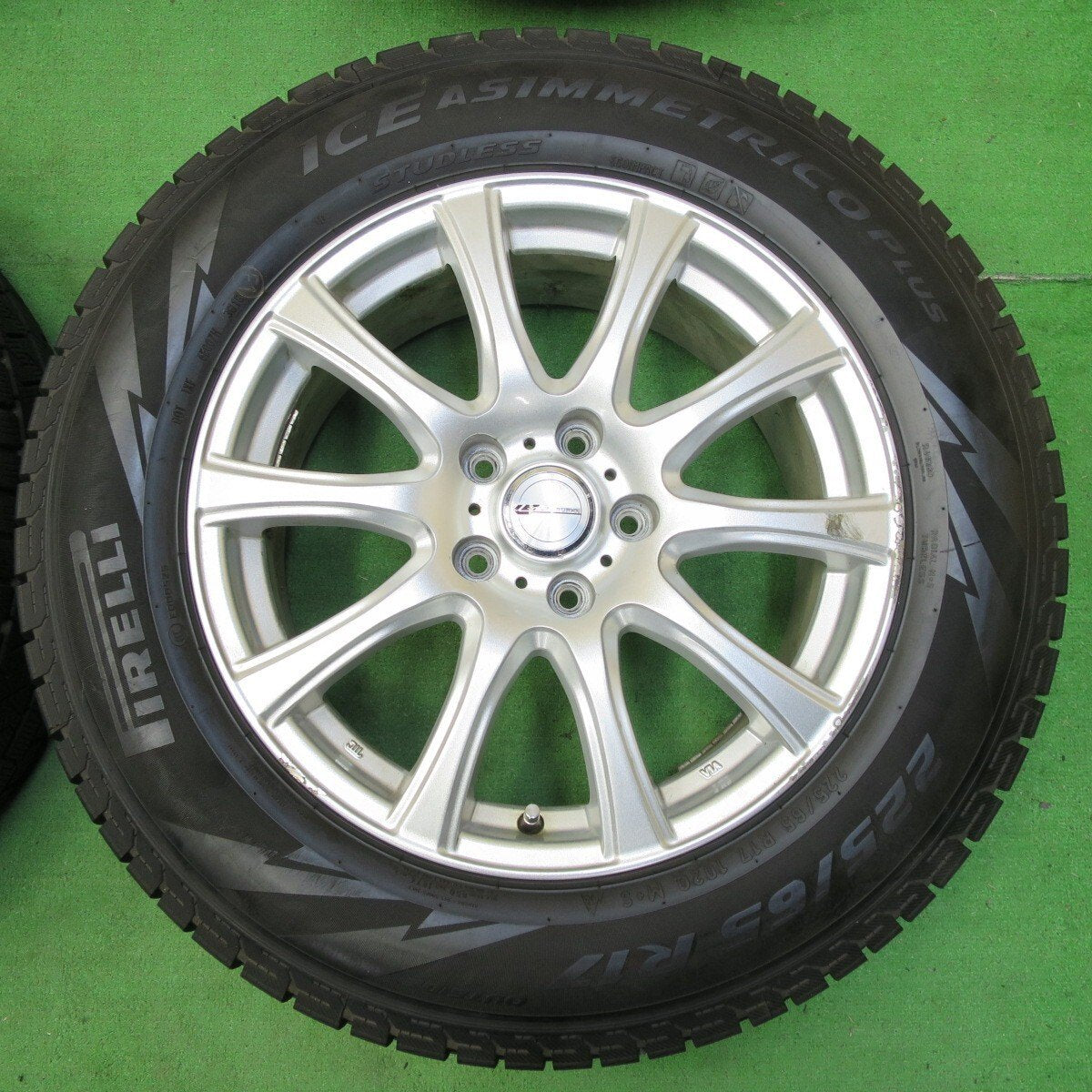 バリ溝!キレイ!8.5分★スタッドレス 225/65R17 ピレリ アイスアシンメトリコ プラス LAUFBAHN PCD114.3/5H★4070502イス