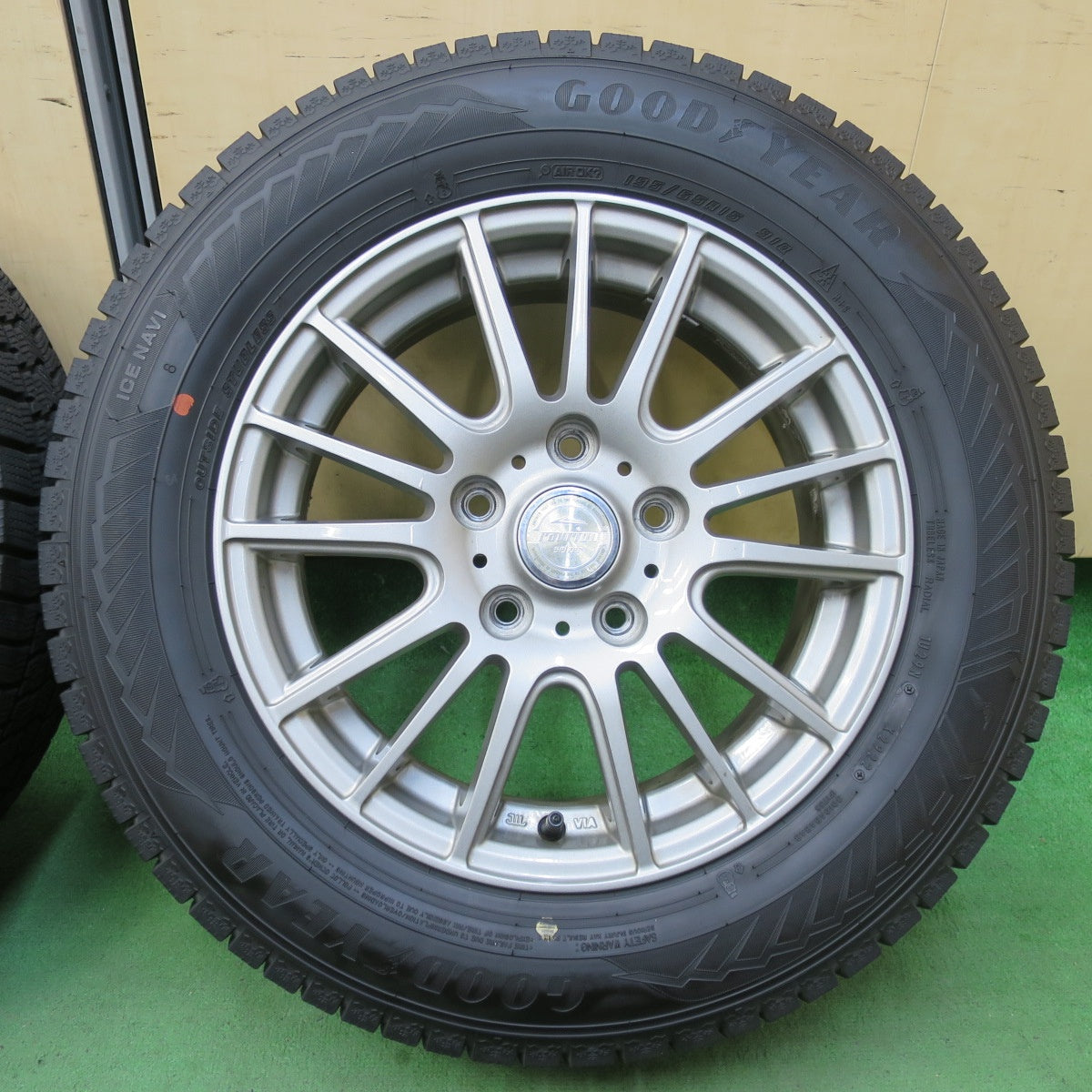 バリ溝!22年!キレイ!9.5分★スタッドレス 195/65R15 グッドイヤー アイスナビ8 ravrion selzer ラブリオン 15インチ PCD114.3/5H★5050211イス