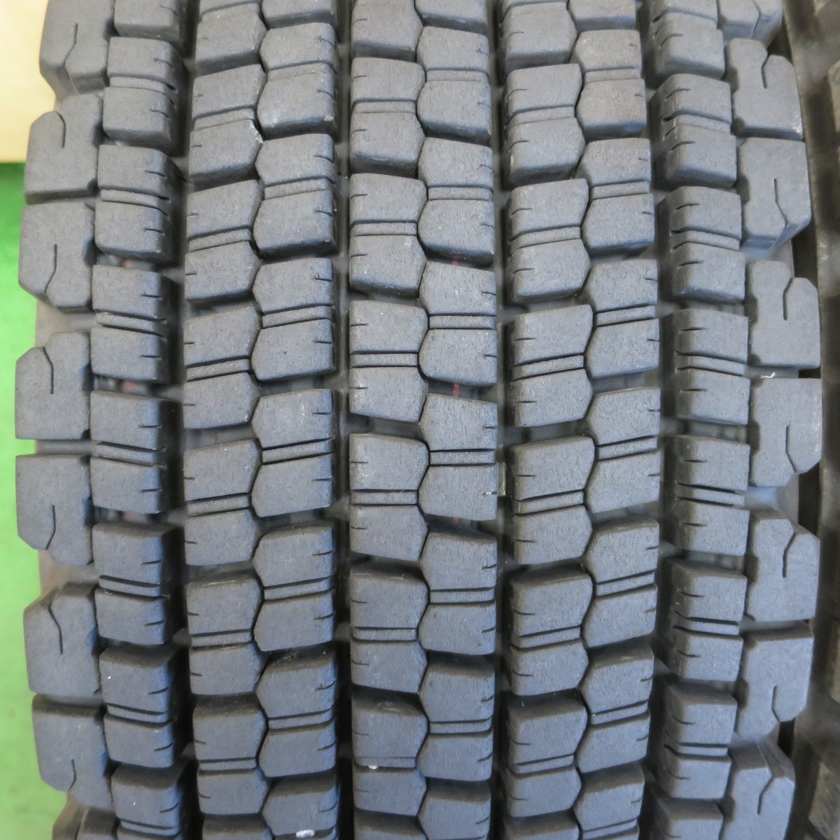 バリ溝!25年!9分★トラック タイヤ 245/70R19.5 136/134J スタッドレス ブリヂストン W900 19.5インチ★6050512イスタ