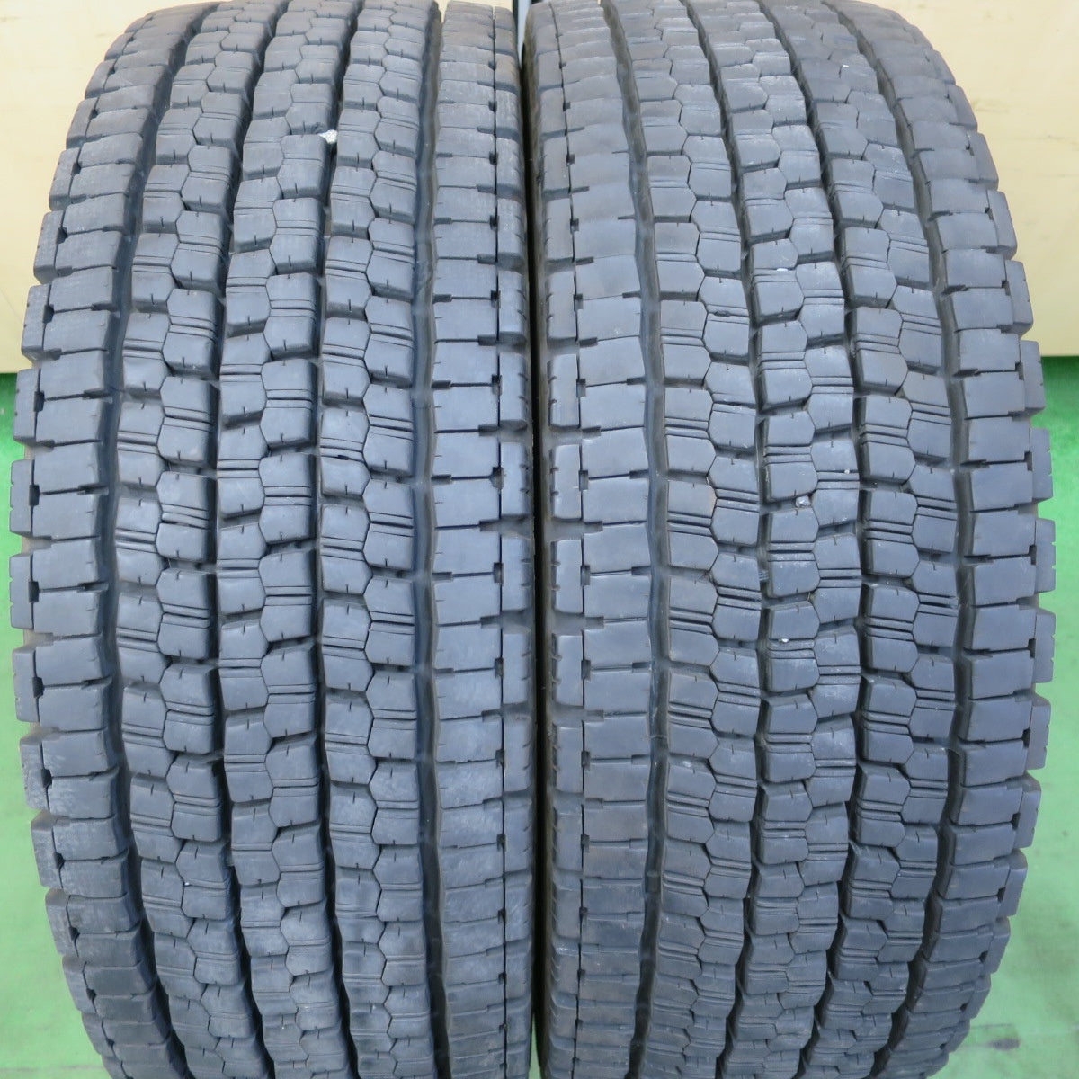バリ溝!24年!9.5分!2本★トラック タイヤ 245/70R19.5 136/134J スタッドレス ブリヂストン W999 19.5インチ★5052607イスタ
