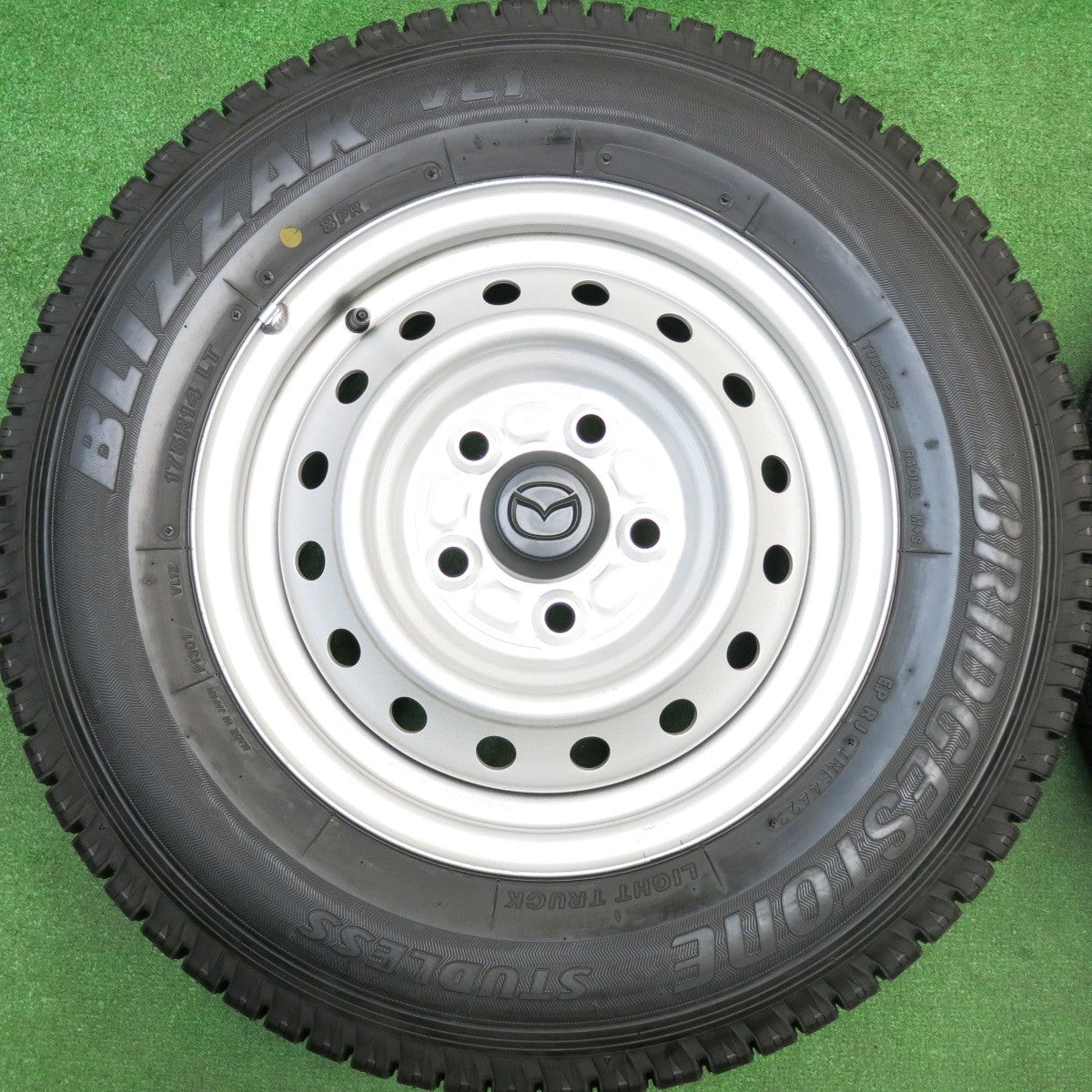 未使用!23年!キレイ★スタッドレス 175R14 8PR ブリヂストン ブリザック VL1 スチール ホイール マツダ 14インチ PCD114.3/5H★5121106HAス