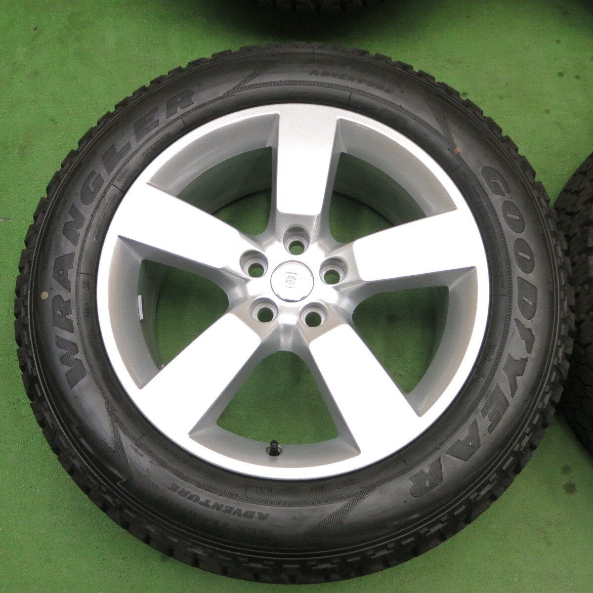 新車外し24年★ランドローバー ディフェンダー 純正 255/60R20 グッドイヤー ラングラー ALL-TERRAIN PCD120/5H★5031901ナノ