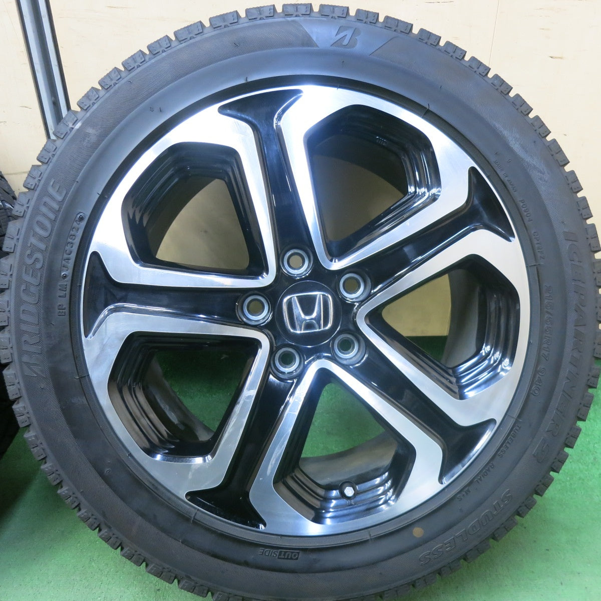 バリ溝!24年!キレイ!9.5分以上★ホンダ RU ヴェゼル 純正 215/55R17 スタッドレス ブリヂストン アイスパートナー2 17インチ PCD114.3/5H★5100602SKス