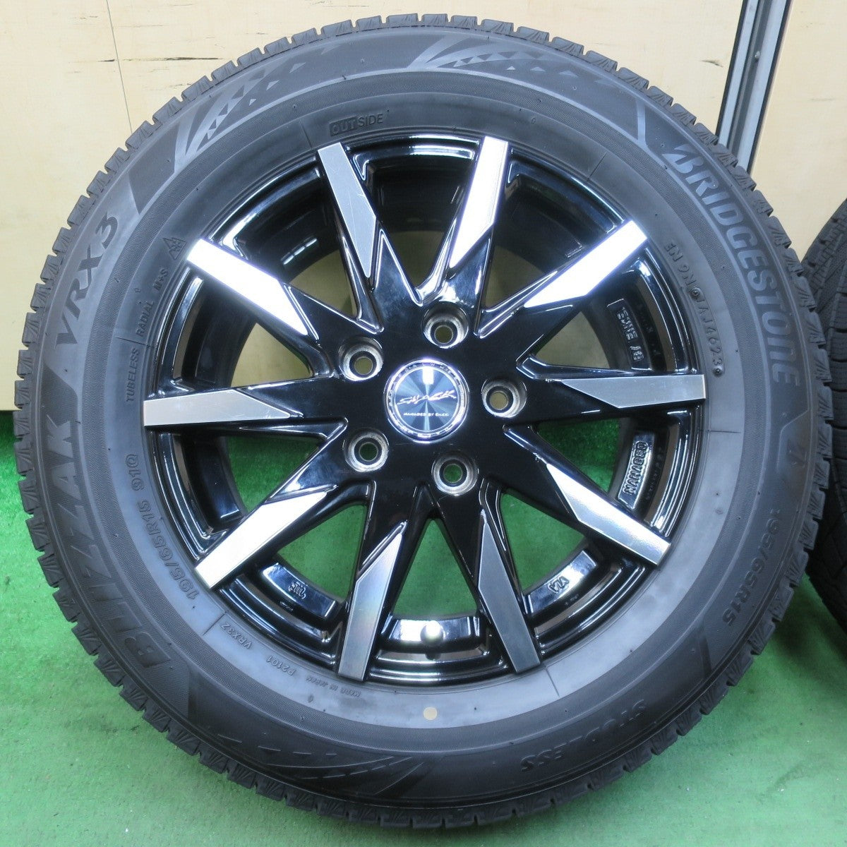 バリ溝!23年!キレイ!9.5分★スタッドレス 195/65R15 ブリヂストン ブリザック VRX3 SMACK ENKEI スマック エンケイ 15インチ PCD114.3/5H★5021109イス