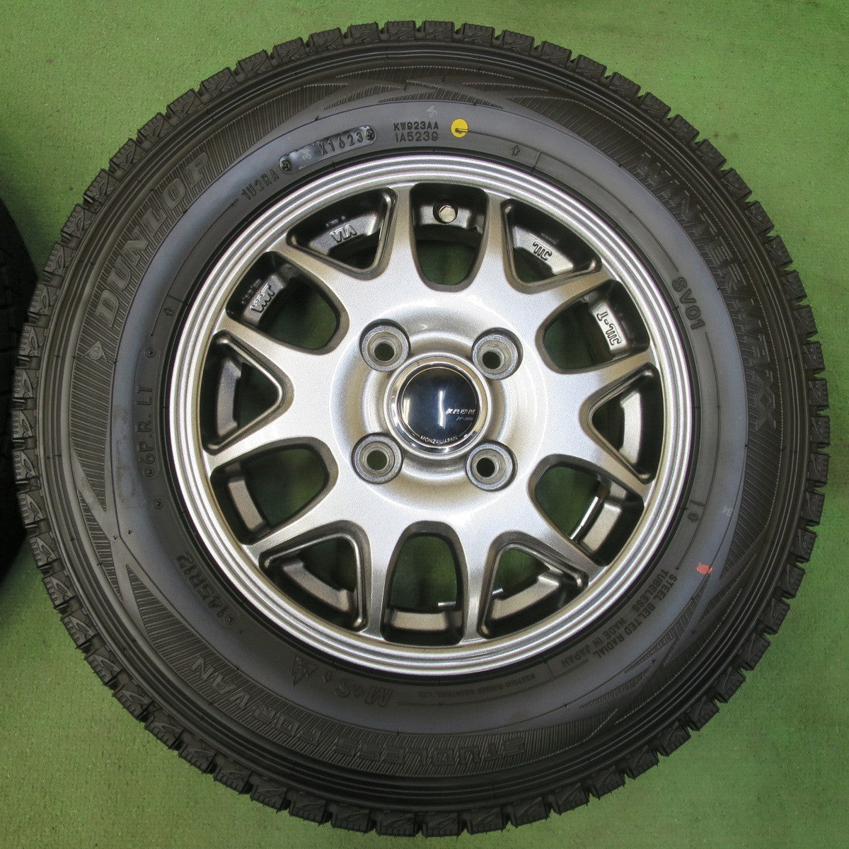 ほぼ未使用!23年!キレイ★スタッドレス 145R12 6PR ダンロップ ウインターマックス SV01 ZACK JP-205 MONZA ザック モンツァ 12インチ PCD100/4H★5103007イス