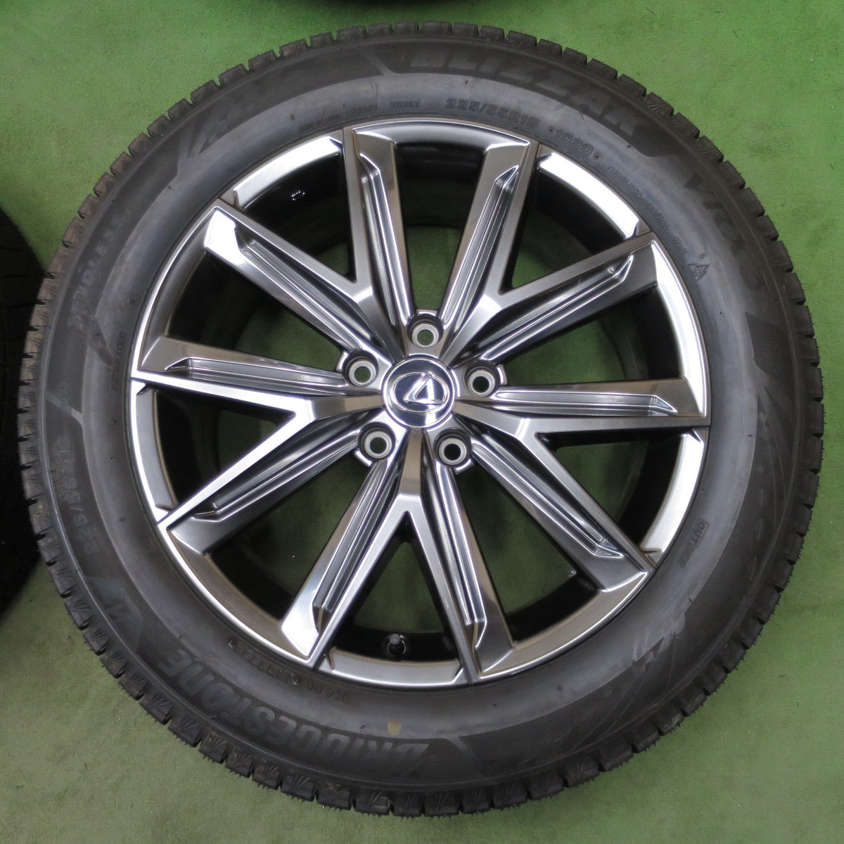 ほぼ未使用!24年!キレイ!センサー付◎レクサス LBX 純正 225/55R18 スタッドレス ブリヂストン ブリザック VRX3 18インチ PCD114.3/5H◎6101901NGス