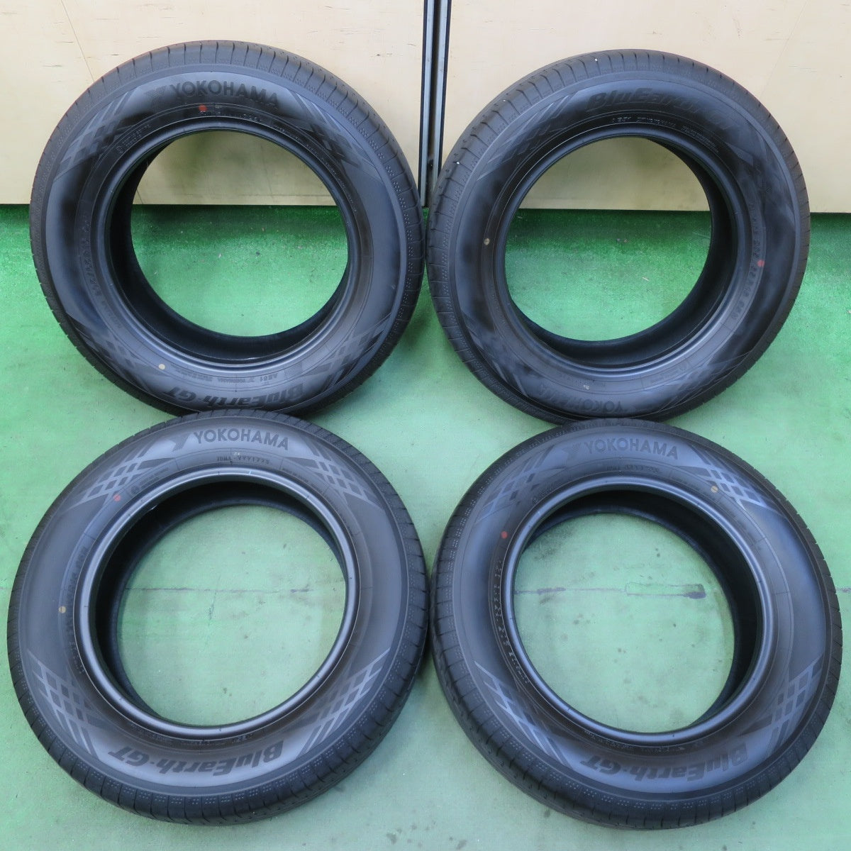 ほぼ新車外し!25年★205/65R16 ヨコハマ BluEarth-GT AE51 ブルーアース タイヤ 16インチ アルファード カムリ ヤリス クロス 等★5090908イノタ