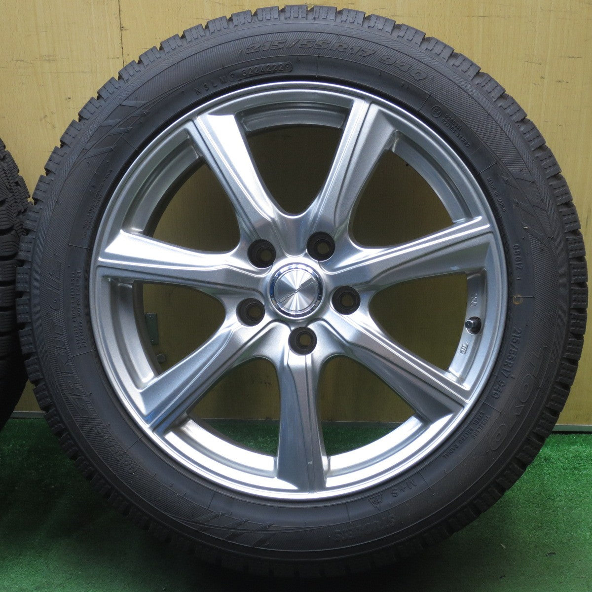 バリ溝!22年!キレイ!ほぼ10分★スタッドレス 215/55R17 トーヨー オブザーブ ガリット GIZ PRD 社外 アルミ 17インチ PCD114.3/5H★5081303NJス