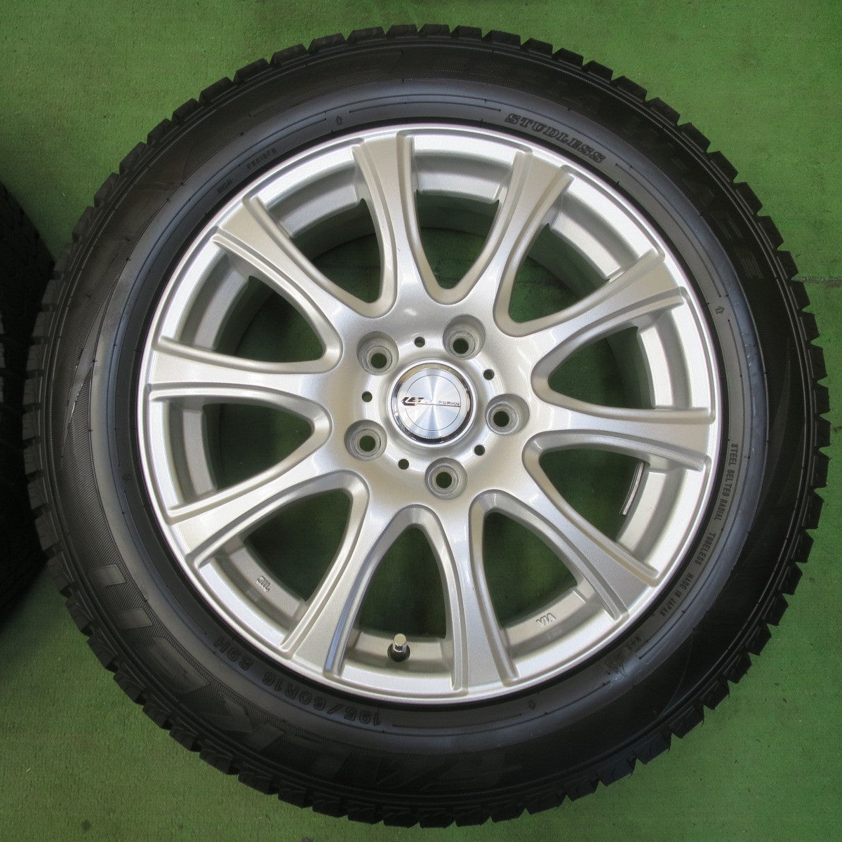 超バリ溝!キレイ!9.5分以上★スタッドレス 195/60R16 ファルケン エスピア W-ACE LAUFBAHN ラウフバーン 16インチ PCD114.3/5H★5050804イス