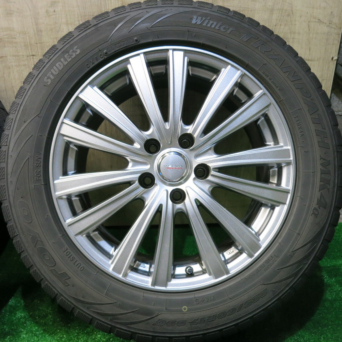 キレイ★スタッドレス 225/60R17 トーヨー ウインター トランパス MK4α VELVA TESALIA ヴェルヴァ テサリア 17インチ PCD114.3/5H★5110803HAス
