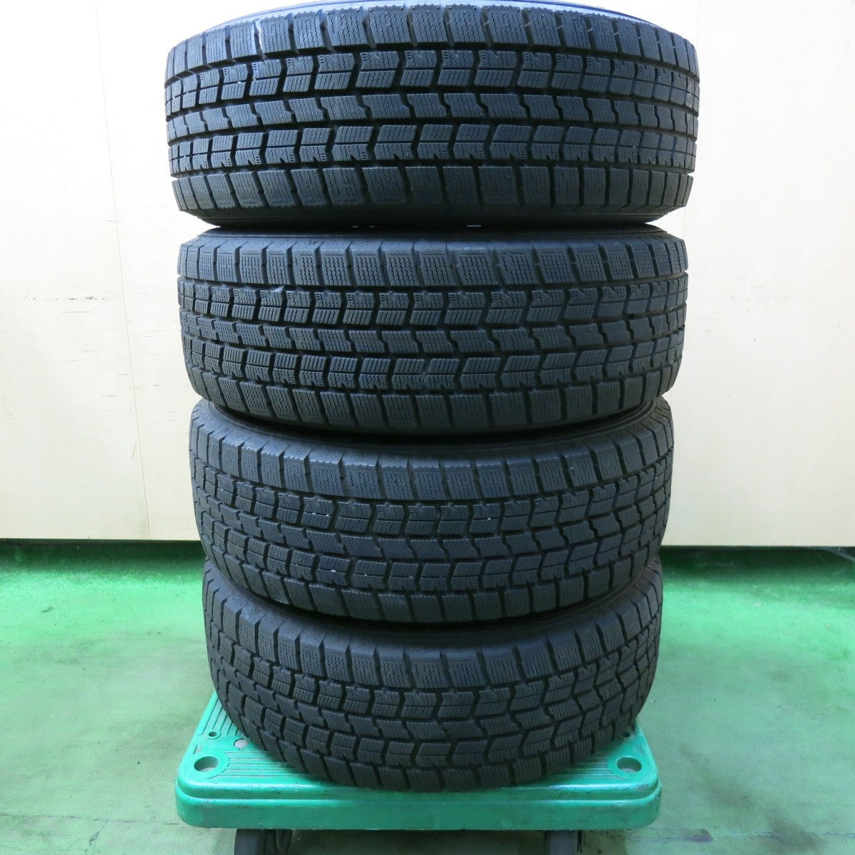 バリ溝!22年!キレイ!ほぼ10分★スタッドレス 205/60R16 グッドイヤー アイスナビ7 ECO FORME エコフォルム 16インチ PCD114.3/5H★5091103SKス