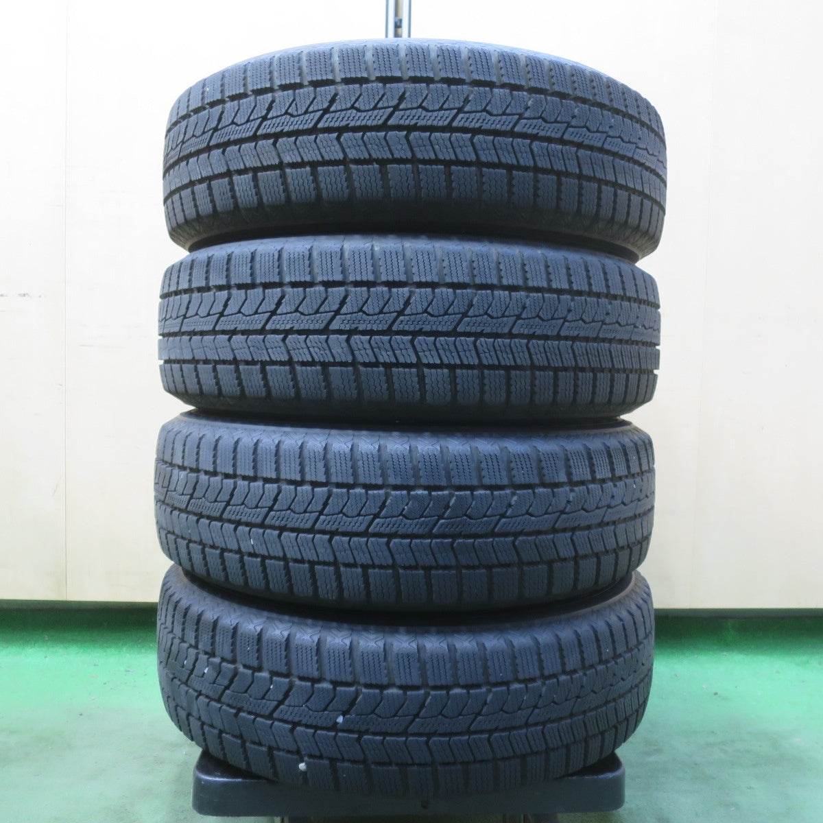 バリ溝!23年!キレイ!8.5分◎スタッドレス 175/65R15 トーヨー オブザーブ GIZ2 SCHNEIDER ATECH シュナイダー 15インチ PCD100/4H◎6092910イス