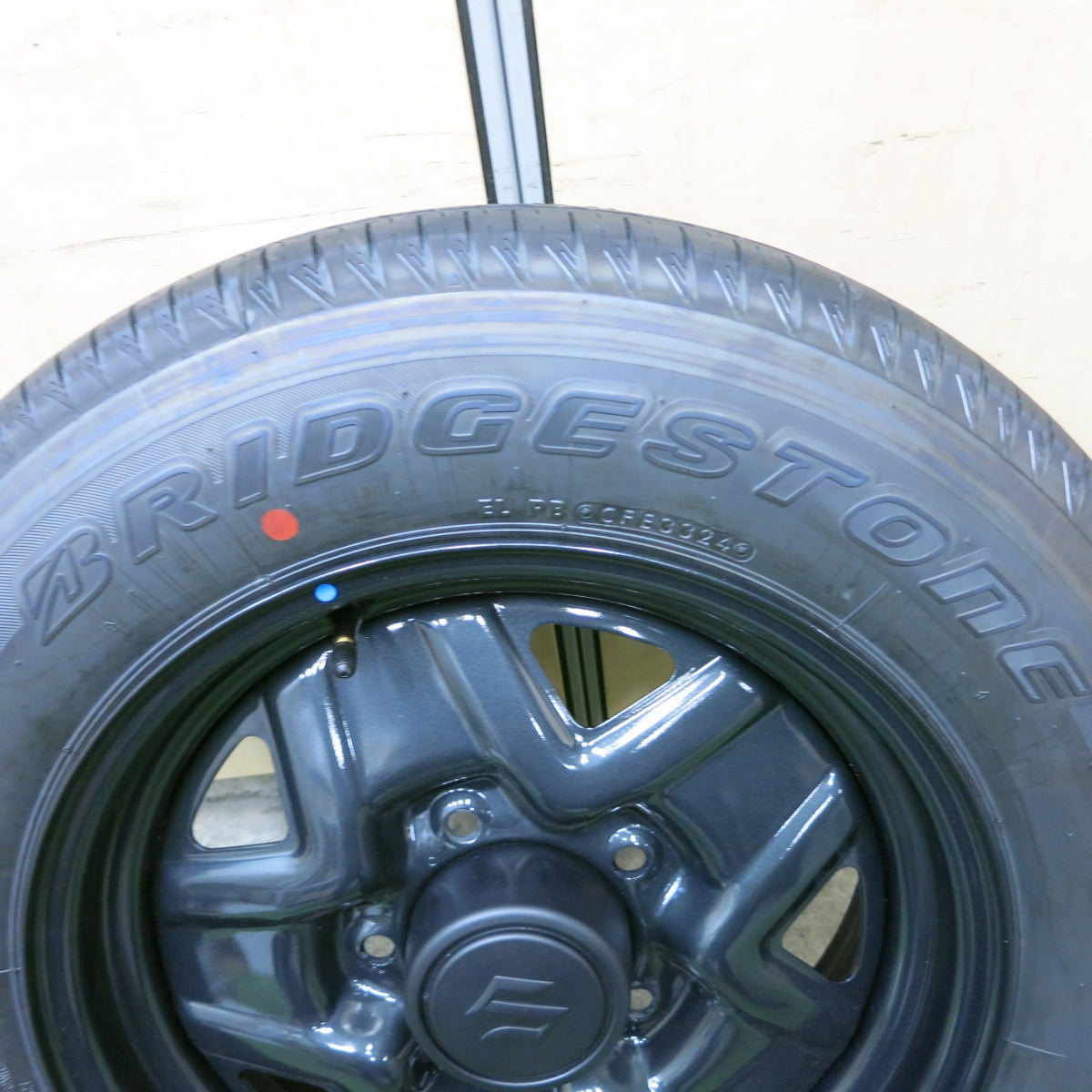 新車外し!24年!1本★スズキ JB64 ジムニー 純正 スチール 175/80R16 ブリヂストン デューラー H/L 852 スペア 16インチ PCD139.7/5H★5052801ナノ