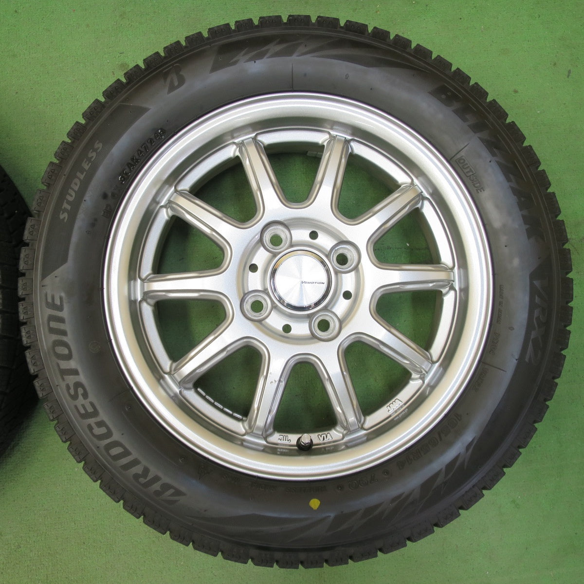 バリ溝!24年!キレイ!ほぼ10分★スタッドレス 165/65R14 ブリヂストン ブリザック VRX2 VEMOTION Vエモーション 14インチ ハスラー ソリオ 等 PCD100/4H★5052704イス