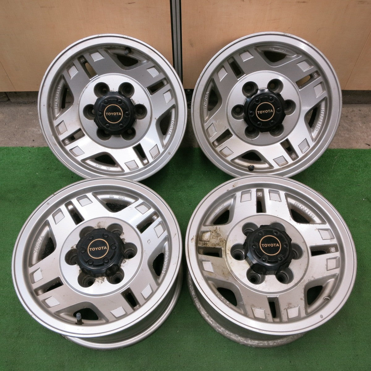トヨタ 70系 ランドクルーザー ランクル 純正 15in PCD139.7 6H ヨコハマ 265/70R15 トヨタ ランドクルーザー70 ZX ランクル76 ZX 4速ATの中古