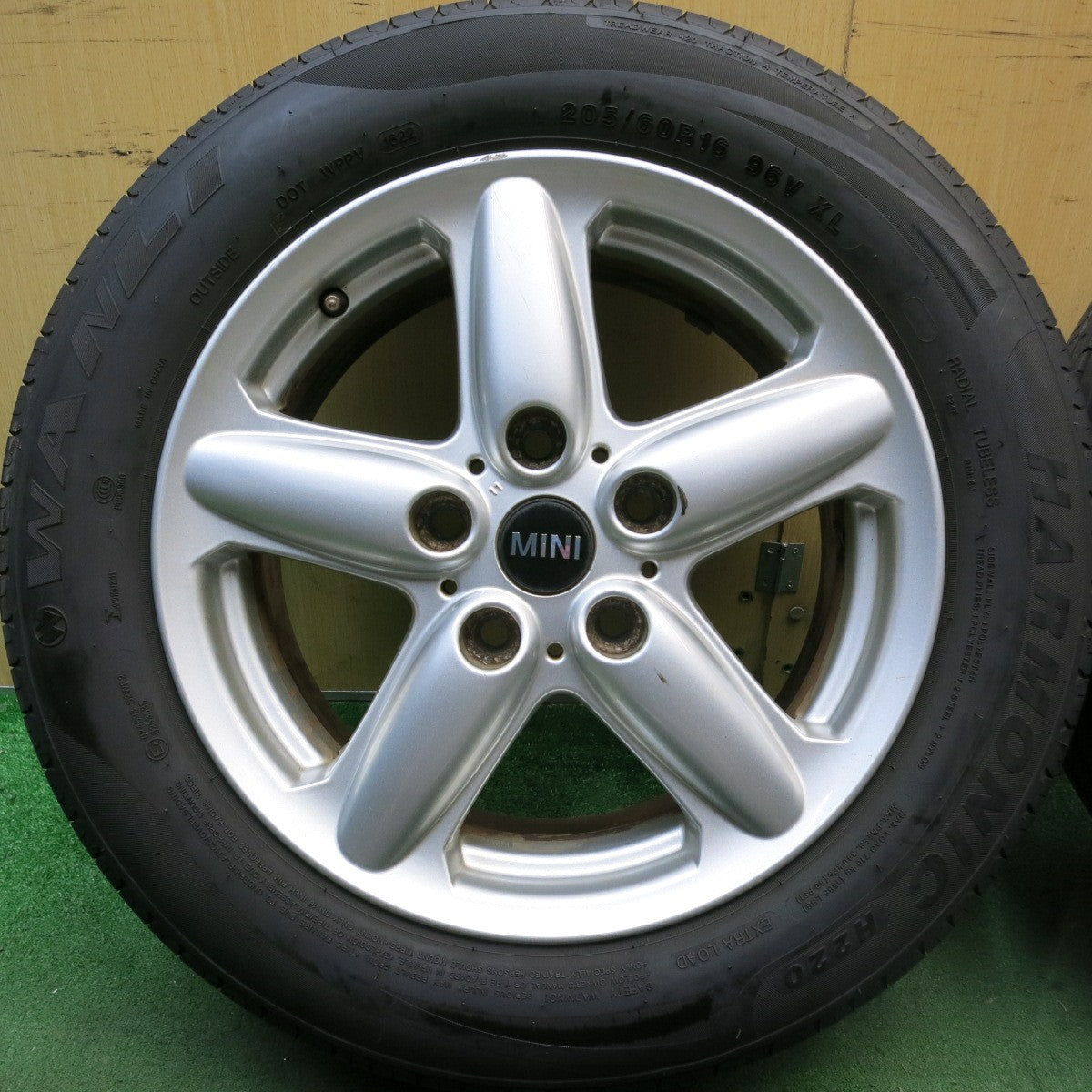 バリ溝!22年!9分★MINI ミニ クロスオーバー R60 純正 205/60R16 ワンリ HARMONIC H220 16インチ PCD120/5H★5092712HAノ