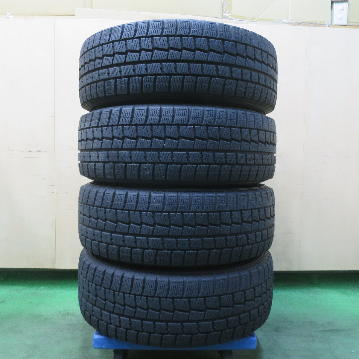 バリ溝!キレイ!9.5分★スタッドレス 215/60R16 ダンロップ ウインターマックス WM01 SG-E 社外 アルミ 16インチ PCD114.3/5H★6011005イス