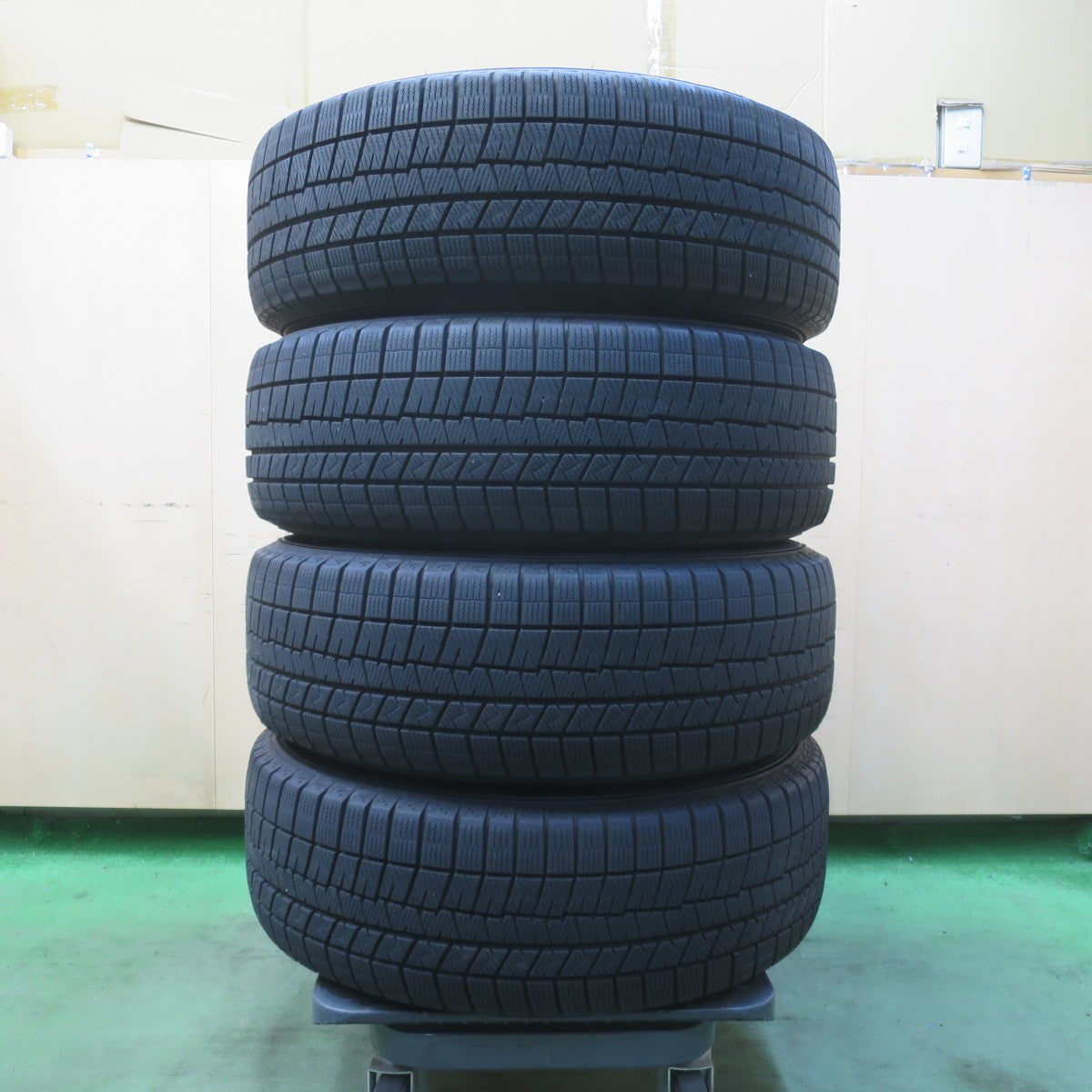 バリ溝!23年!9.5分★トヨタ 20系 アルファード ハイブリッド ヴェルファイア 純正 215/65R16 スタッドレス ダンロップ ウインターマックス03 16インチ PCD114.3/5H★6051406イス